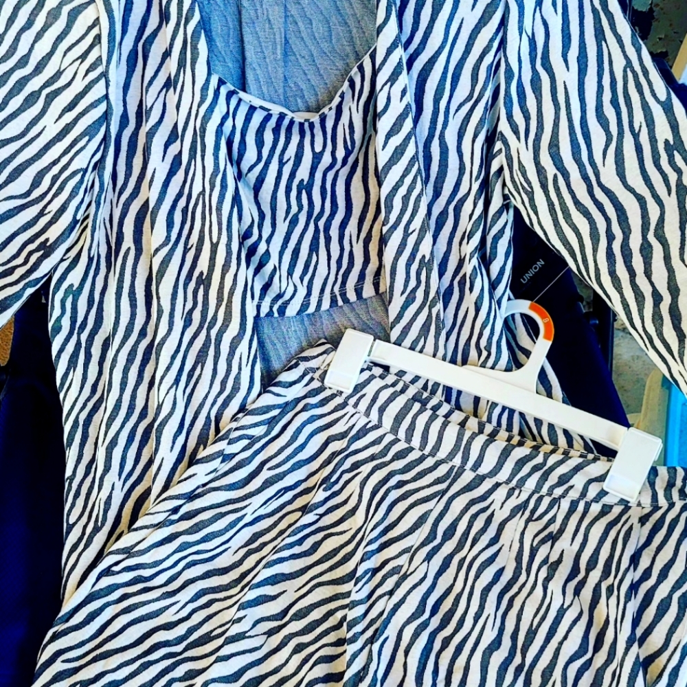3pc Casual Attire inc. Bermuda, top and Duster